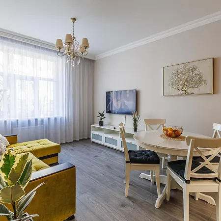 Elegant Apartment *